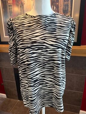 LOFT Black and White Zebra Stripe Short Sleeve Top